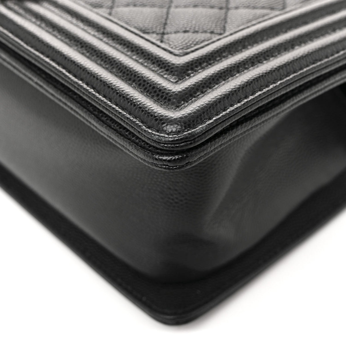 Caviar Quilted Medium Boy Flap Black