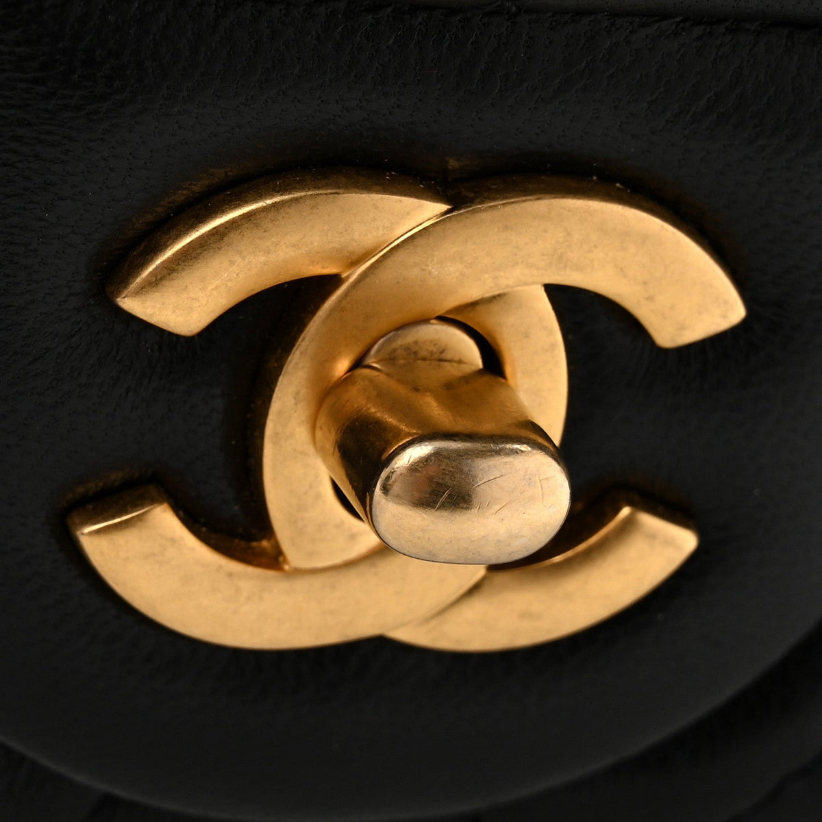 Lambskin Quilted Mini Pearl Crush Flap Black