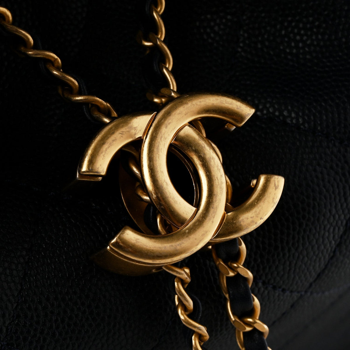 Caviar Quilted Medium Chanel 25 Handbag Dark Navy