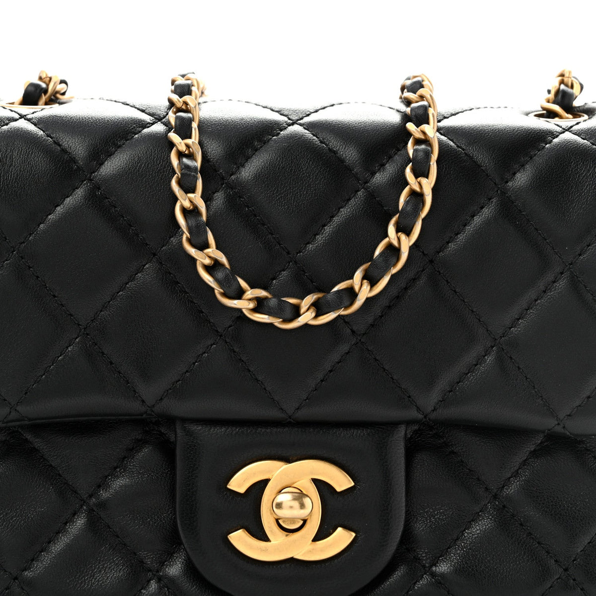Lambskin Quilted Mini Pearl Crush Flap Black