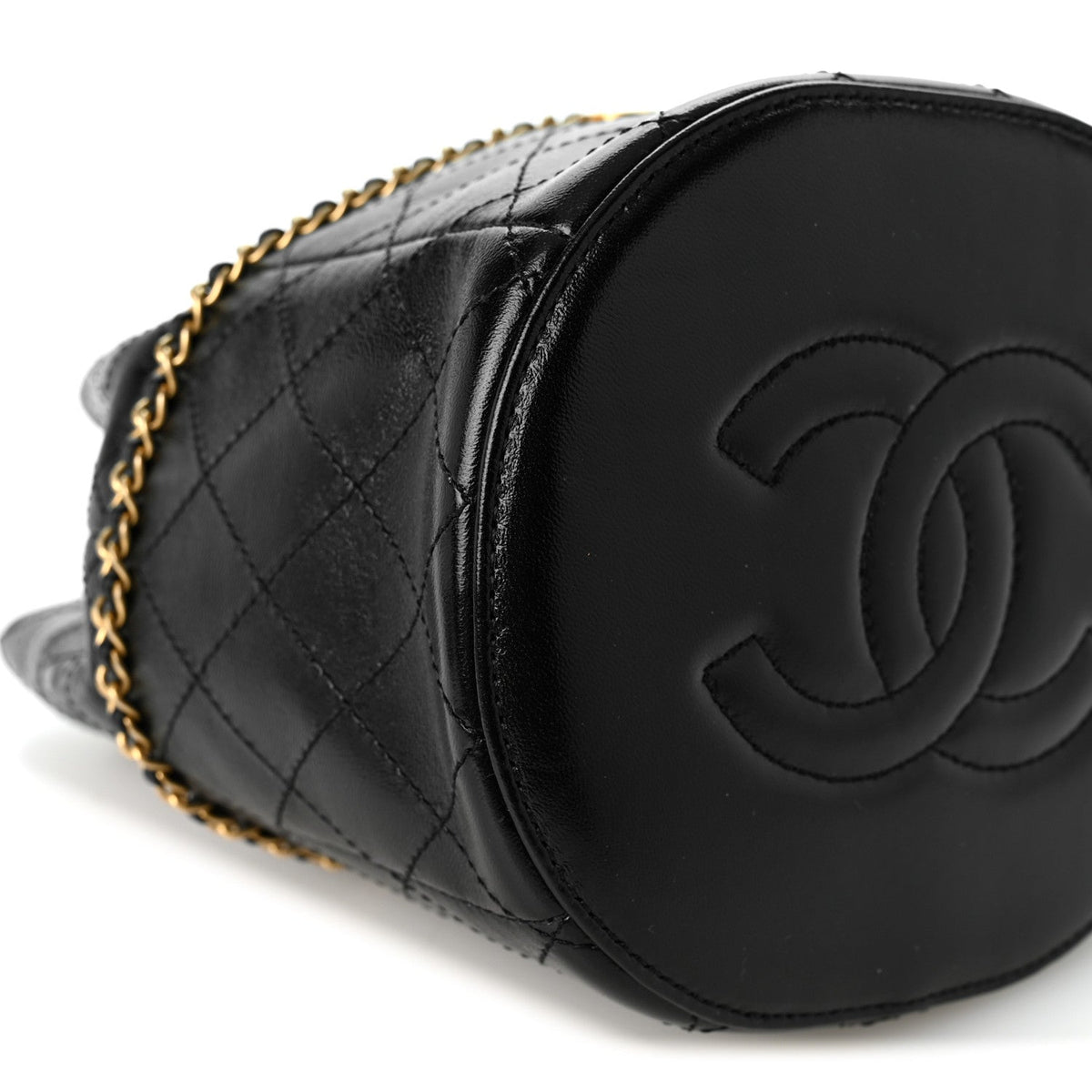 Shiny Lambskin Quilted Chain Around Drawstring Bucket Clutch With Chain Black