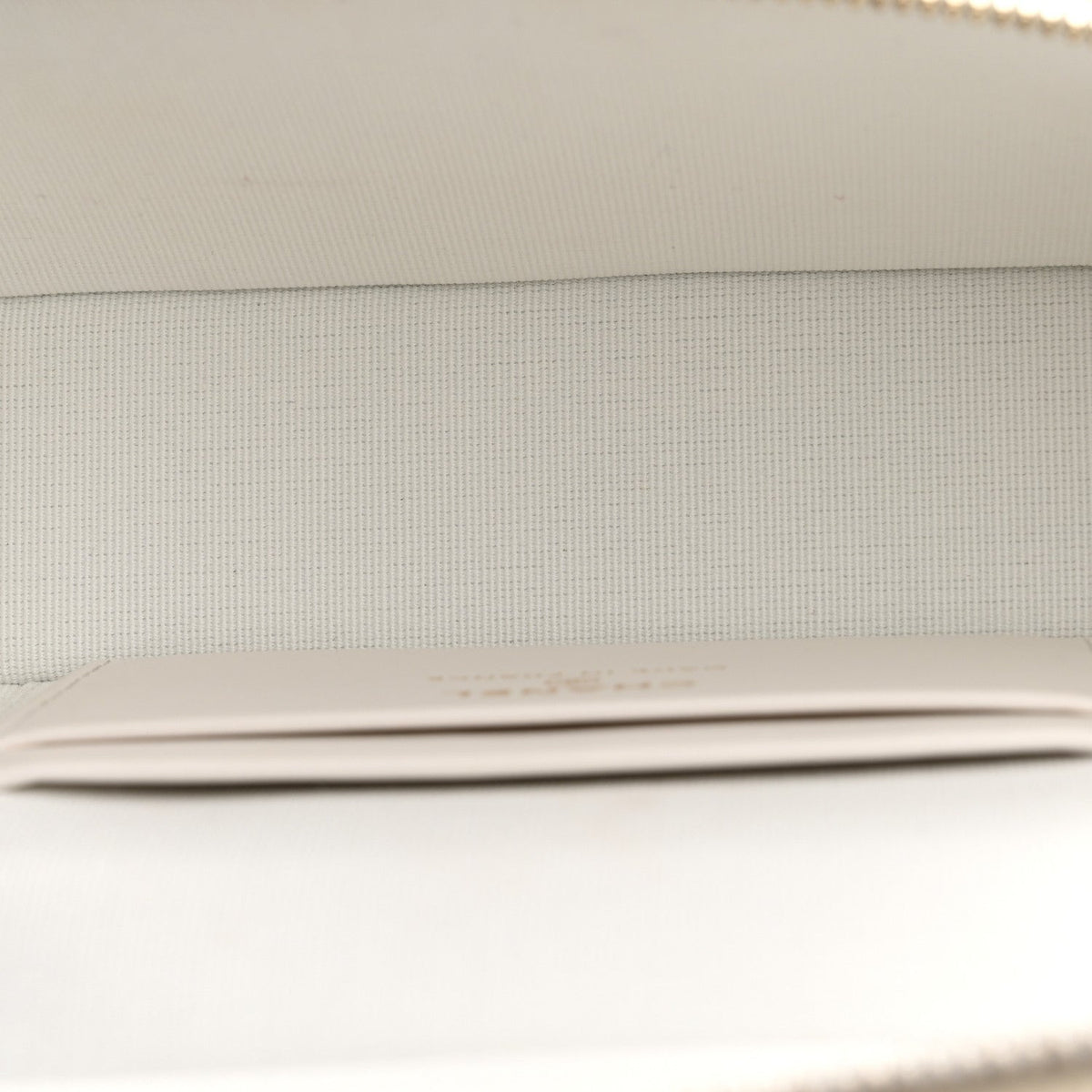Caviar Quilted Top Handle Slim Vanity With Chain White