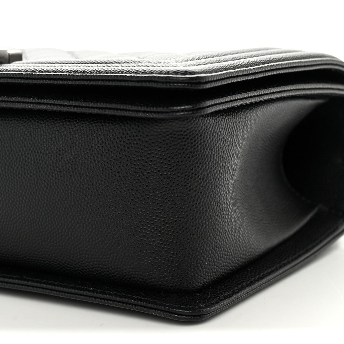 Caviar Quilted Medium Boy Flap Black
