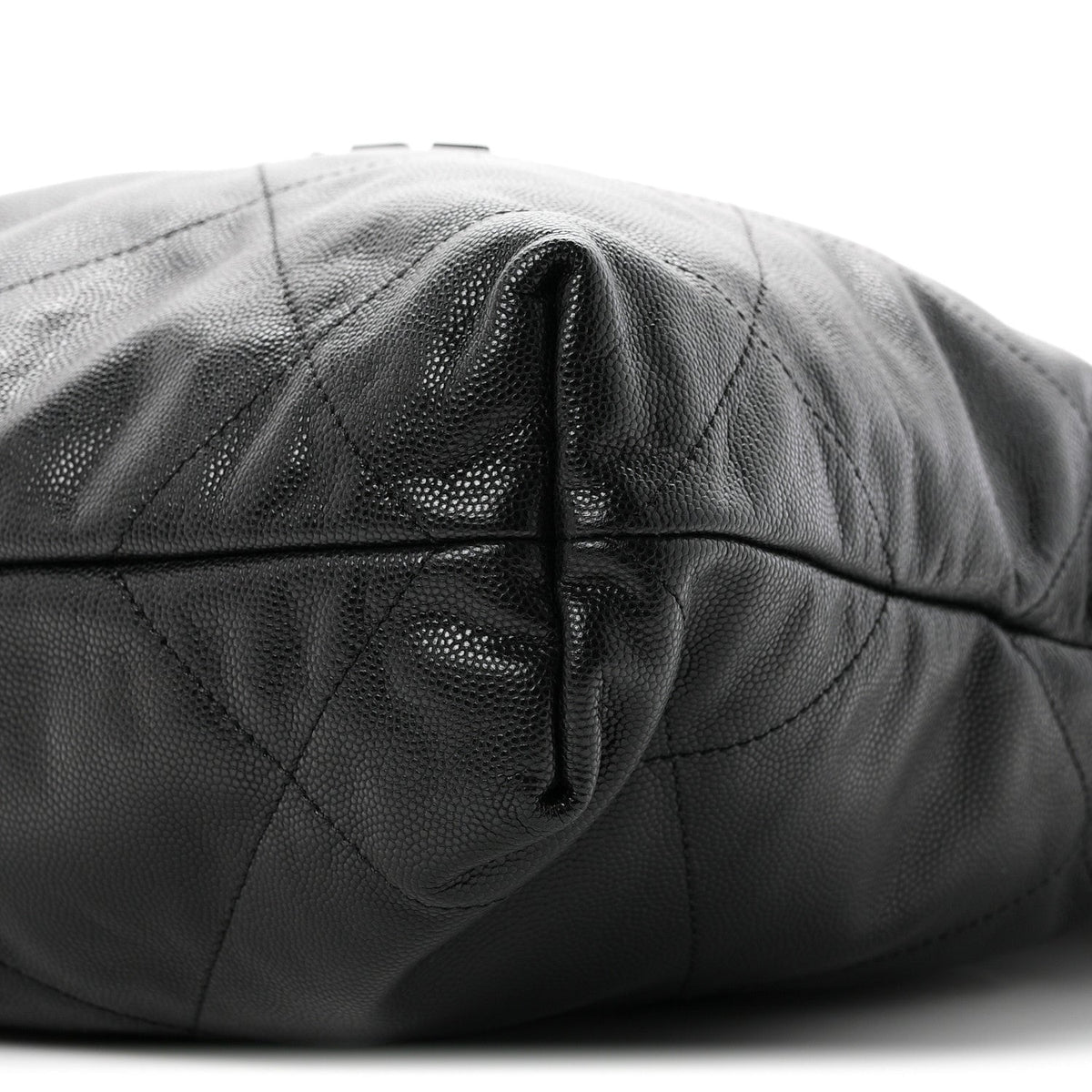 Shiny Caviar Quilted Monochrome Small Chanel 22  Black