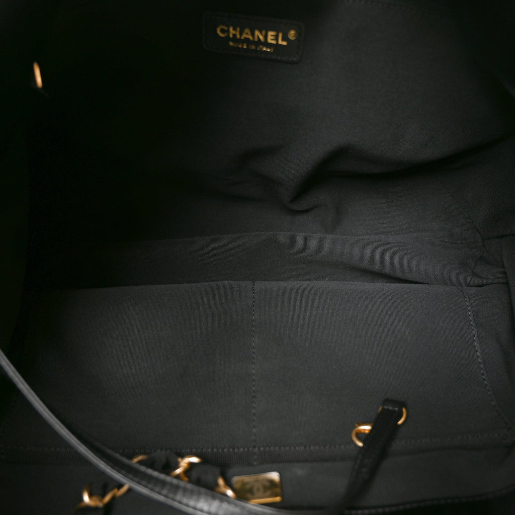 Nylon Grosgrain Quilted Lifestyle Shopping Tote Black
