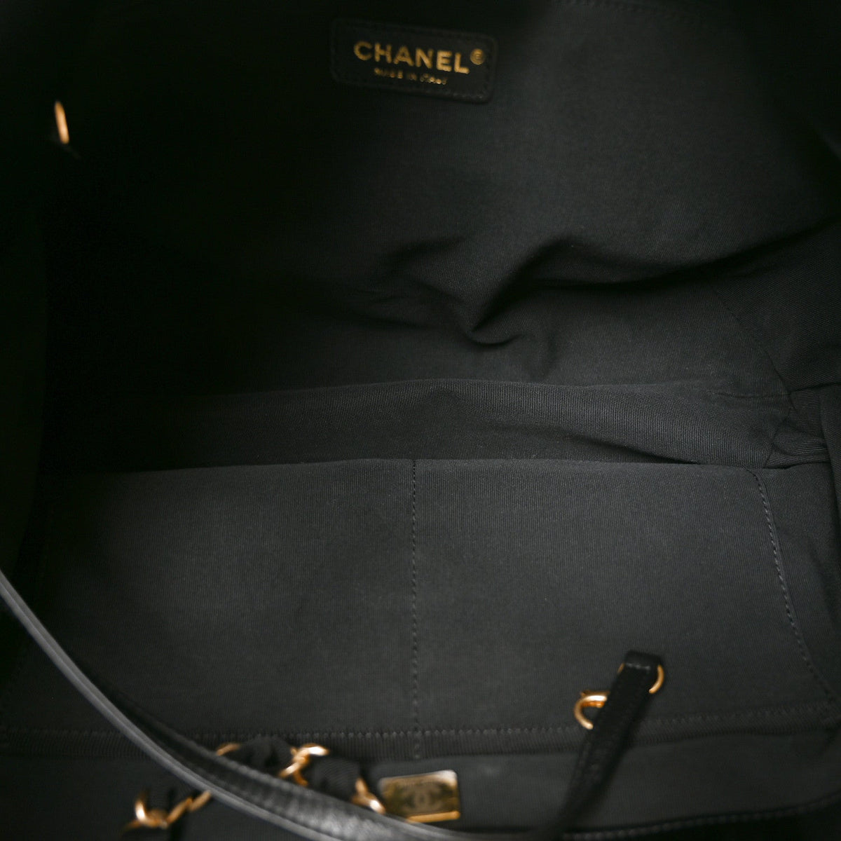 Nylon Grosgrain Quilted Lifestyle Shopping Tote Black
