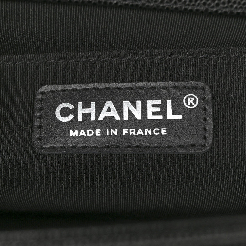 Caviar Quilted Medium Boy Flap Black