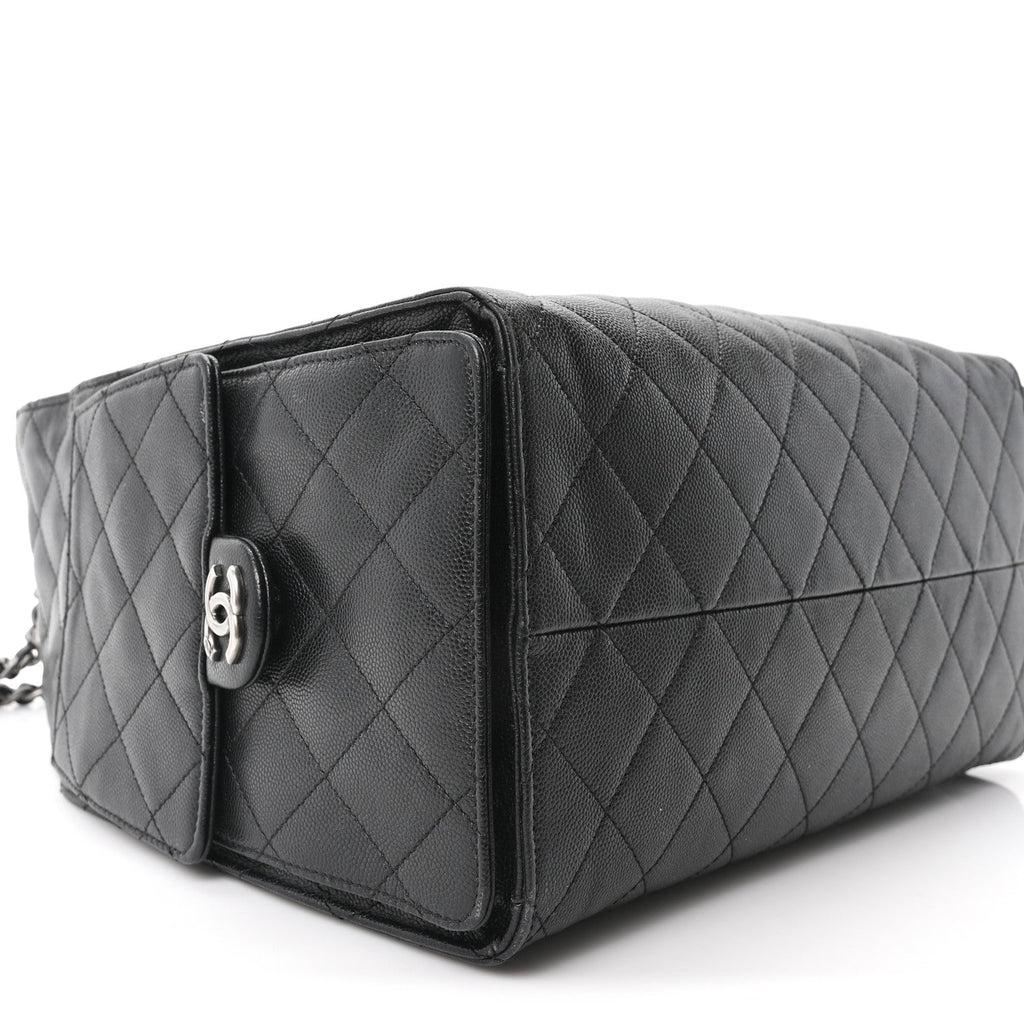 Caviar Quilted Medium Chanel 25 Handbag Black