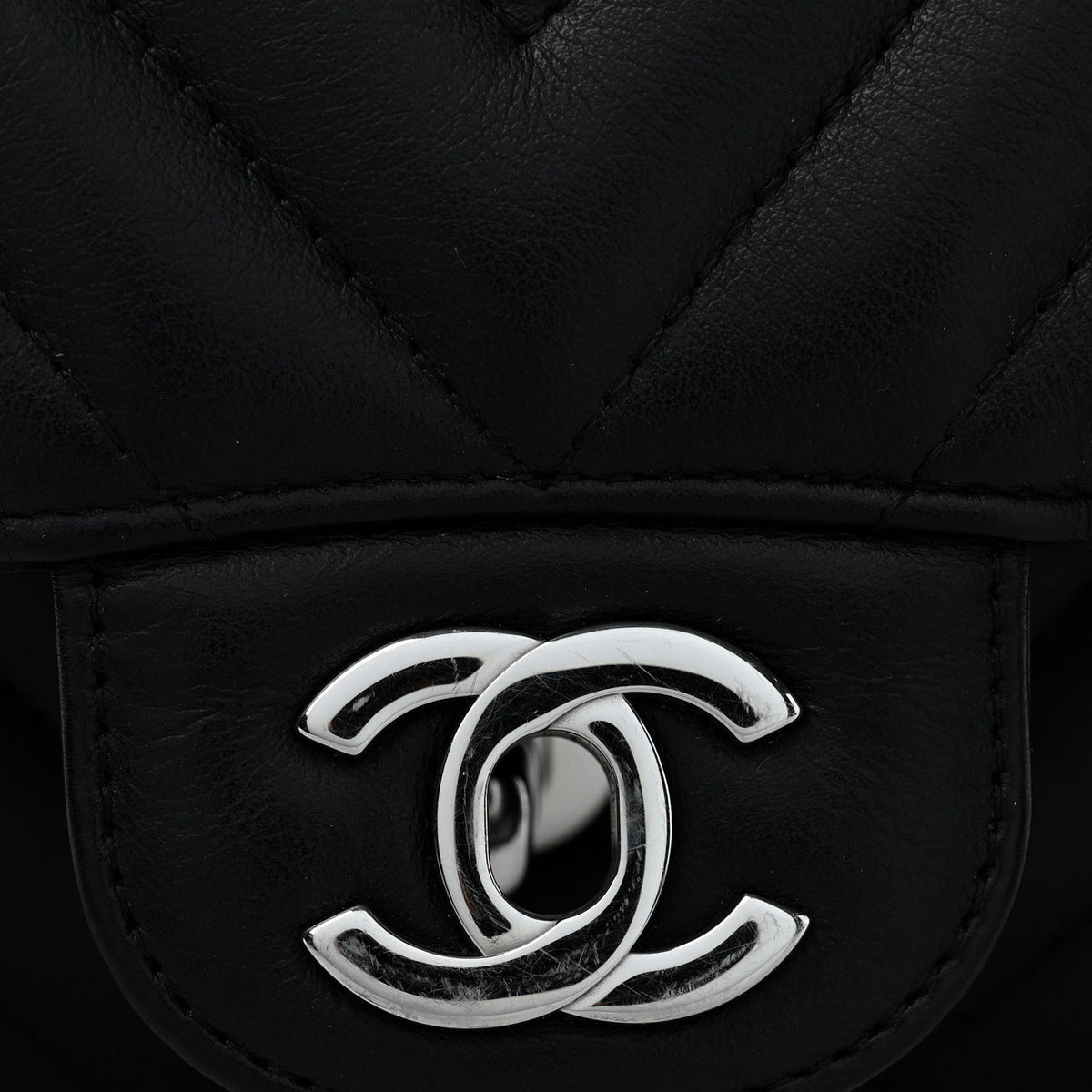 Lambskin Chevron Quilted Medium Double Flap Black