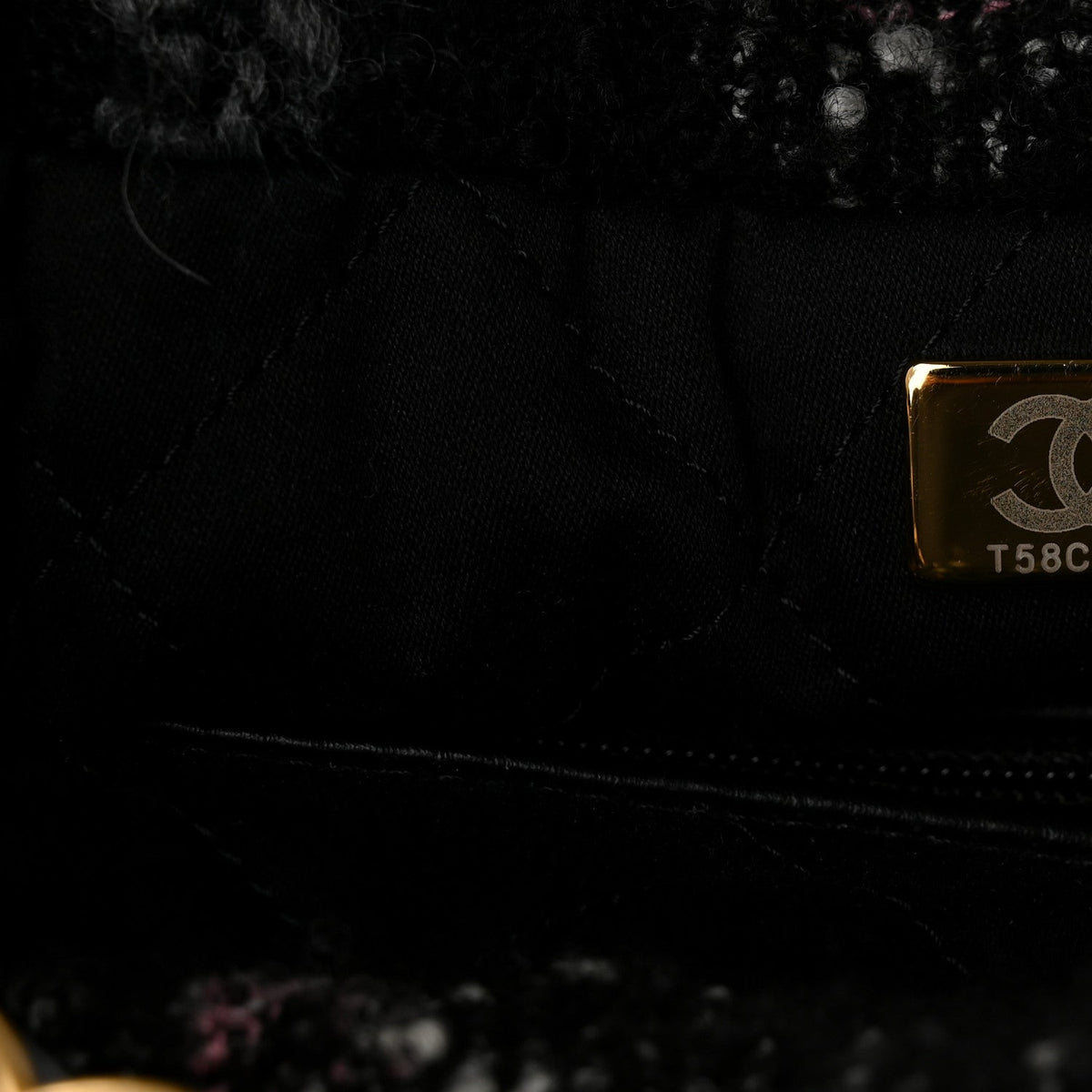 Wool Tweed Quilted Chanel 22 Black Grey Pink