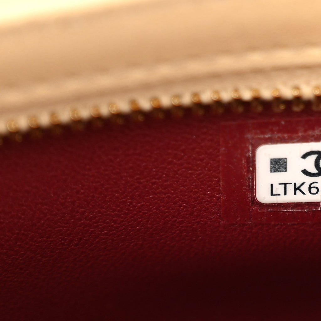 Lambskin Quilted Eyes On You Clutch With Chain Beige